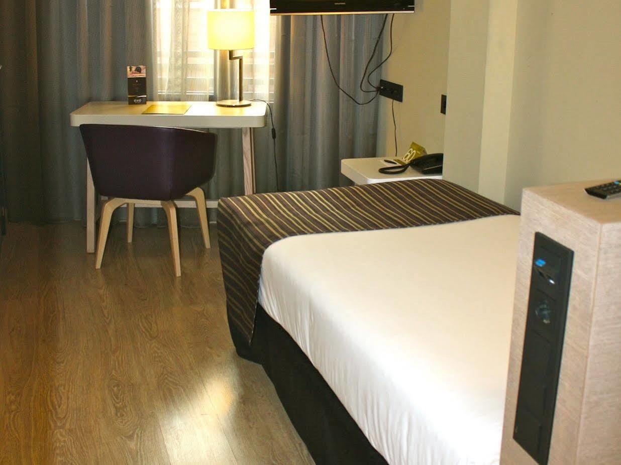 Hotel Exe Moncloa Madrid Esterno foto
